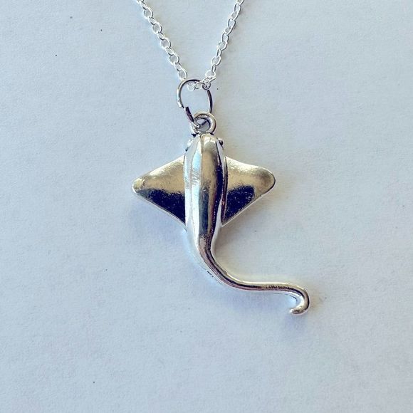 Stingray Necklace Silver Tone Pendant Charm - Picture 1 of 5